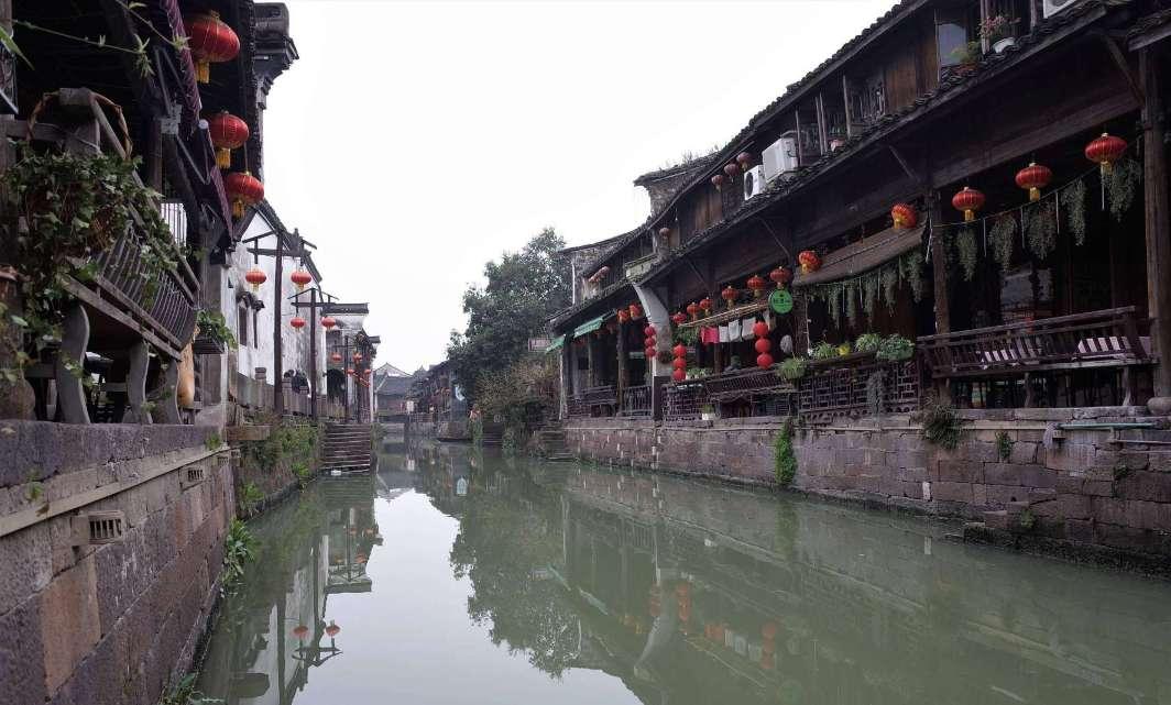 三十五岁左右的女人能穿牛仔裙吗?-专业问答平台,解答你的疑问